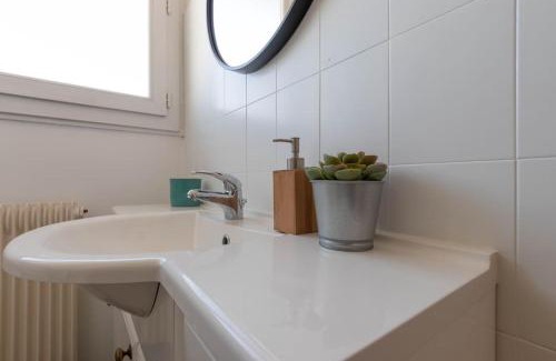 Villefranche-sur-Saone Apartment | Grand Appartement Cosy - Parking & Balcon