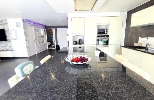 Quartier Villeneuve - Village-Olympique Apartment | Grand Appartement avec vue Magnifique - Vercors - Une Expérience Unique - Wifi Gratuit