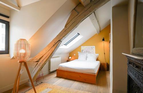 Saint-Merri Apartment | Grand appartement cœur du Marais - dernier étage