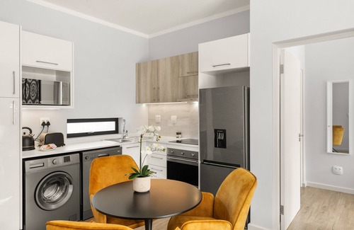 Greater Johannesburg Metropolitan Area Apartment | Grand | Brand New | 2 Bed | Rosebank