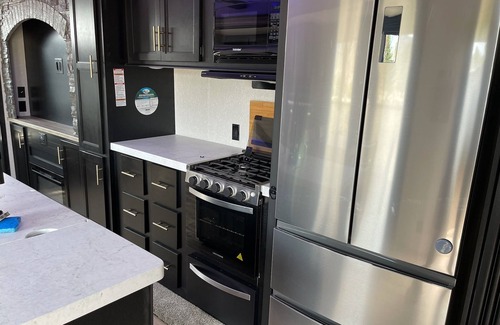 Williams House | Grand Canyon RV Glamping Resort Loft Suite