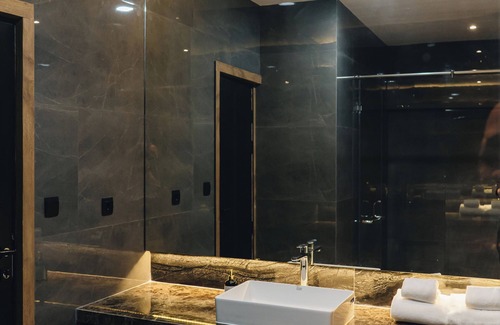 Kesawan Hotel | Grand Central Premier