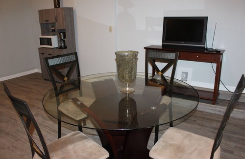 St. Petersburg Apartment | Grand Central Suite in Downtown St Petersburg! 2 min bike ride to Central Ave!