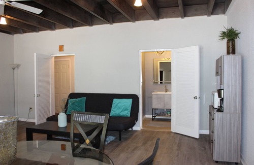 St. Petersburg Apartment | Grand Central Suite in Downtown St Petersburg! 2 min bike ride to Central Ave!