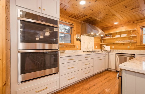 Thayerville House | Grand Chestnut Lodge | Lakefront w/Game Room, Hot Tub & Dock!