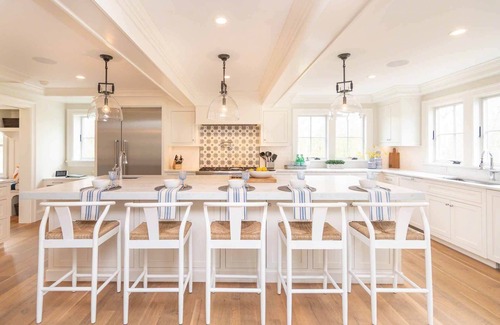 Lagoon Heights House | Grand Coastal-Style Estate In The Preserve