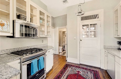 Stanton Park House | Grand Corner Home 3 blocks to Capitol Vet Owned - Parking - Overlooks Park