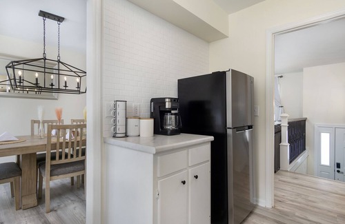 Avery Creek House | Grand Cozy Cottage
