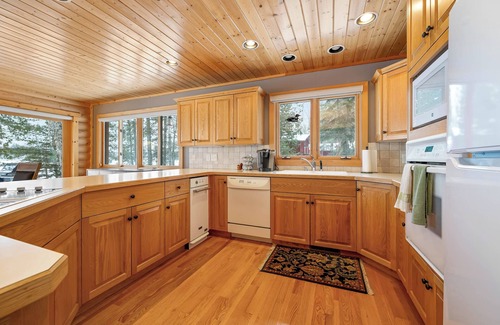 Grand Rapids House | Grand Deer Lake Log Home – Minnesota Lake Life: Swim, Fish, Boat & More