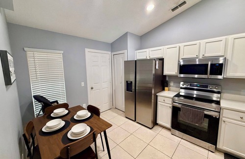 Haines City House | Grand Deluxe Pines 3BR Pool Home near Disney