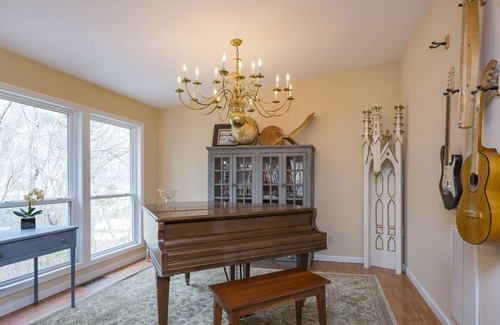 Bellevue House | Grand Dream 4BR Home in Nashville w/ WiFi, AC, Parking, TV, Linens, Patio