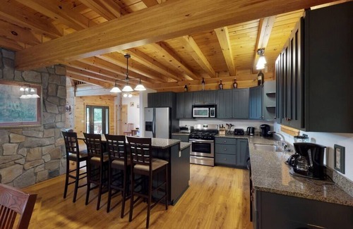 Jay House | Grand Ebs View Lodge, Ultimate Log Luxury, Stunning Views, Hot Tub & Sauna, EV Charger, 3D Tour