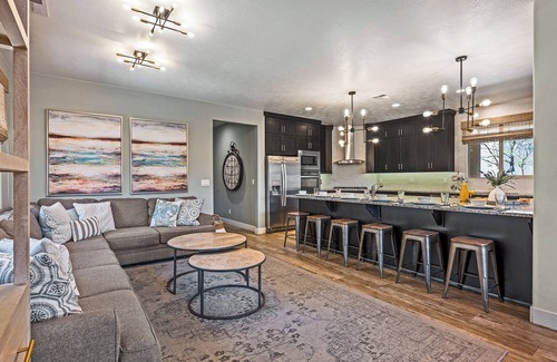 Santa Clara House | Grand Elite Retreat - 2 side by side units, sleeps 62! Pool, Hot Tub, Resort.