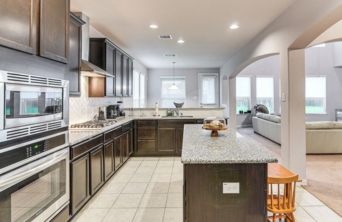 Iowa Colony House | Grand Family Home w/Patio & Fenced Yard in Arcola