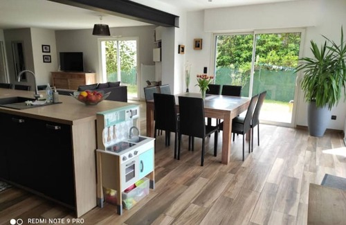 Saint-Martin-du-Fouilloux House | Grande Maison Familiale Avec Jacuzzi