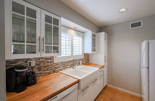South Scottsdale Apartment | GRAND FULL 2 BR Condo W/Heated Pool Across Mall & Bars