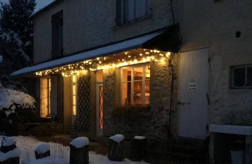 Villeneuve-sur-Bellot House | Grand Gîte de 15 à 23 Personnes à 80 Km de Paris et à 45 min de Disneyland