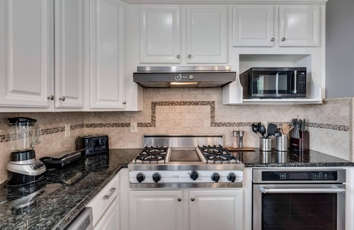 Northwest Carrollton House | Grand Gem for Large Groups - Pool+Cinema+Playroom