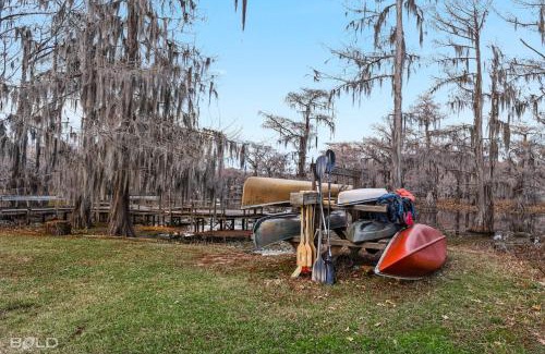 Uncertain House | Grand Harbor, Lakeside, With Kayaks & Canoes