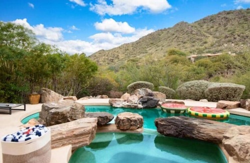Paradise Valley House | Grand Hillside Retreat