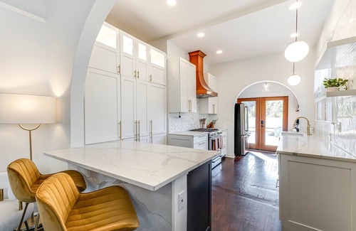 Government Hill House | Grand Historic Escape | 5-Bedroom Retreat with Pool & Spa