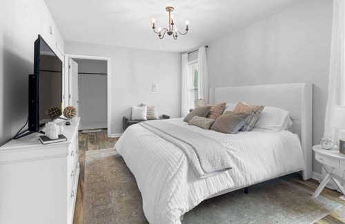 West Newton House | Grand Horizons Oasis on Shannon Lakes Way