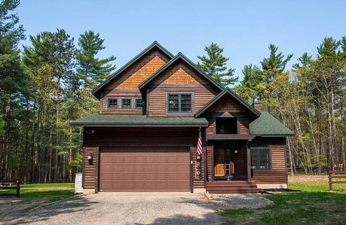 Jay House | Grand Iris Lodge, Adirondack Luxury and Comfort, 4 Bedrooms, 2.5 Baths, Hot Tub & Sauna, WiFi