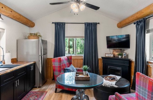 Grand Lake Cabin | Grand Lake Gem | Walk to Lake/Town | Stylish Decor