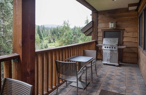 Government Camp House | Grand Lodge 22 at the Official Collins Lake Resort