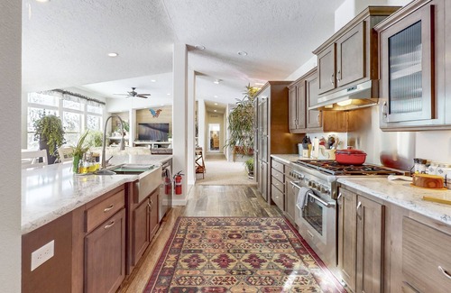 Donnelly House | Grand Manor - Near Tamarack and Lake Cascade - AC - Pet friendly - fenced yard - trailer parking