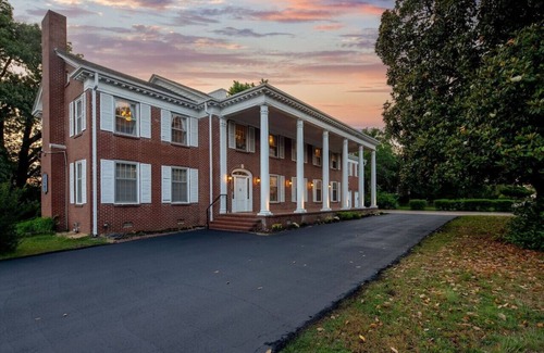 Fort Smith Apartment | Grand Mansion-Blushing Rose
