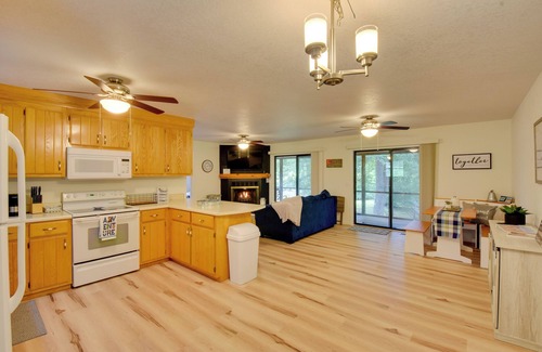 Murphy Cottage | Grand Murphy Cabin w/Fire Pit & Game Room!