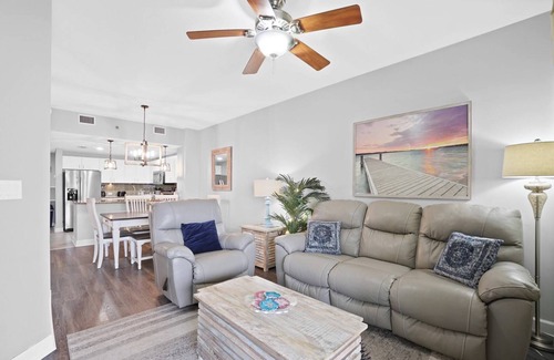 Panama City Beach Condo | Grand Panama 2007! Direct Gulf Front Nicely decorated, large balcony, sleeps 6