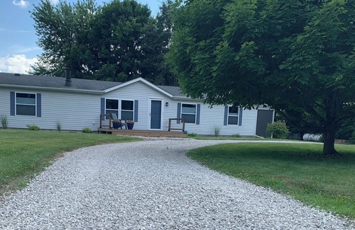 Sheridan House | Grand Park 2 miles away from Country Setting 4 Bedroom home on Monon Trailn.