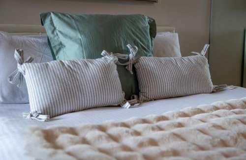 South Yarra Apartment | Grand South Yarra Apartment, Free Gym & Parking