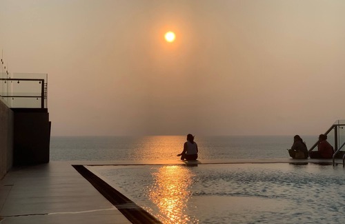 Negombo Apartment | Grand Sri Lounge studio apartment at Ocean Breeze Hotel residence Negombo. n