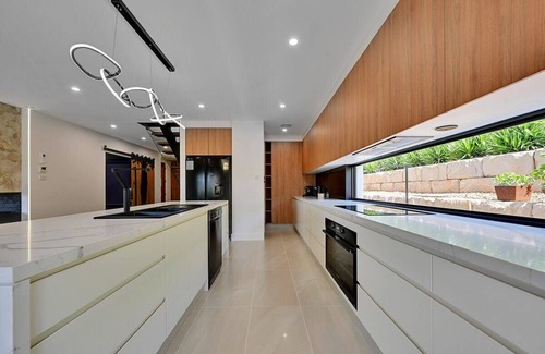Calare House | Grand Stirling - Elite Escape, Unparalleled Luxury