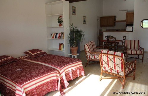 Peypin-d'Aigues Apartment | Grand Studio 45 m2 with swimming pool Luberon