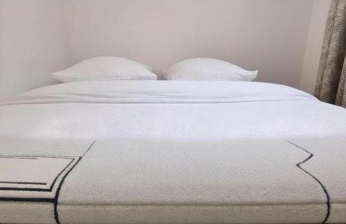 Chateauroux Apartment | Grand studio avec Jardin, Parking gratuit