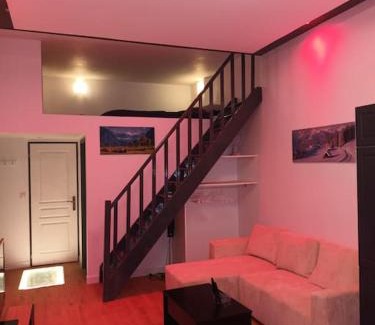 Voiron Apartment | Grand studio avec mezzanine