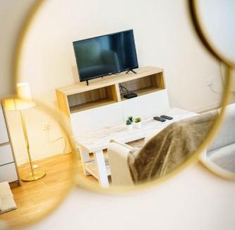 Saint-Quentin Apartment | Grand studio avec Parking 2pers