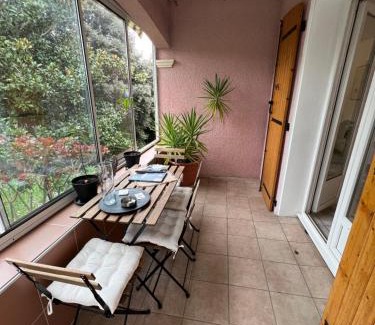 Auch Apartment | Grand studio avec véranda et parking