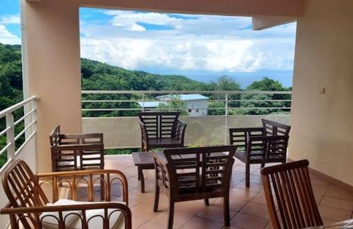 Le Carbet Apartment | grand studio en bas de villa avec vue sur mer