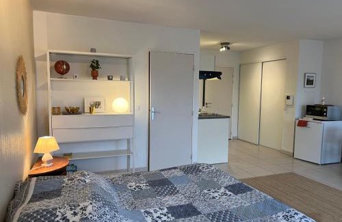 Manosque Apartment | Grand studio Manosque face lycée international et hôpital, Cadarache-Iter