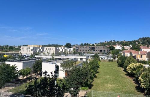 Manosque Apartment | Grand studio Manosque face lycée international et hôpital, Cadarache-Iter