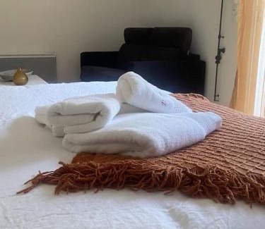 Grans Apartment | Grand studio provençal avec piscine - Domaine Astra, Grans