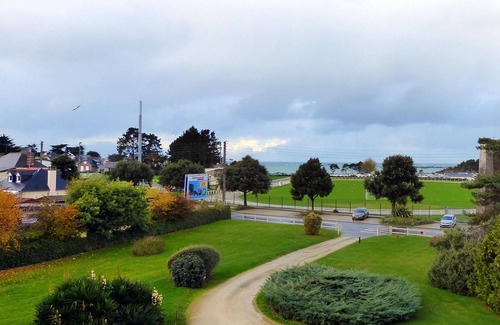 Dinard Apartment | GRAND STUDIO sea view, 47M2 tastefully decorated, 3 stars
