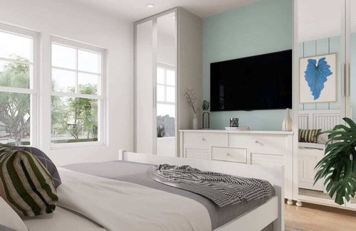 Historic Hill Apartment | Grand Suite King Bed