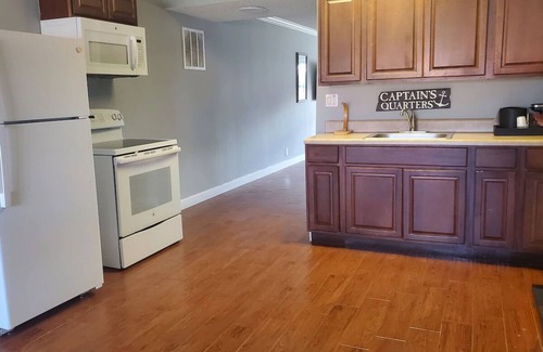 Vero Beach Hotel | Grand Suite with Full Kitchen | Vero Beach Inn and Suites | with Swimming Pool