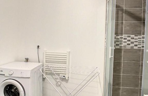 Saint-Quentin Apartment | Grand T2 Jacuzzi Terrasse tout confort 4 pers Wif